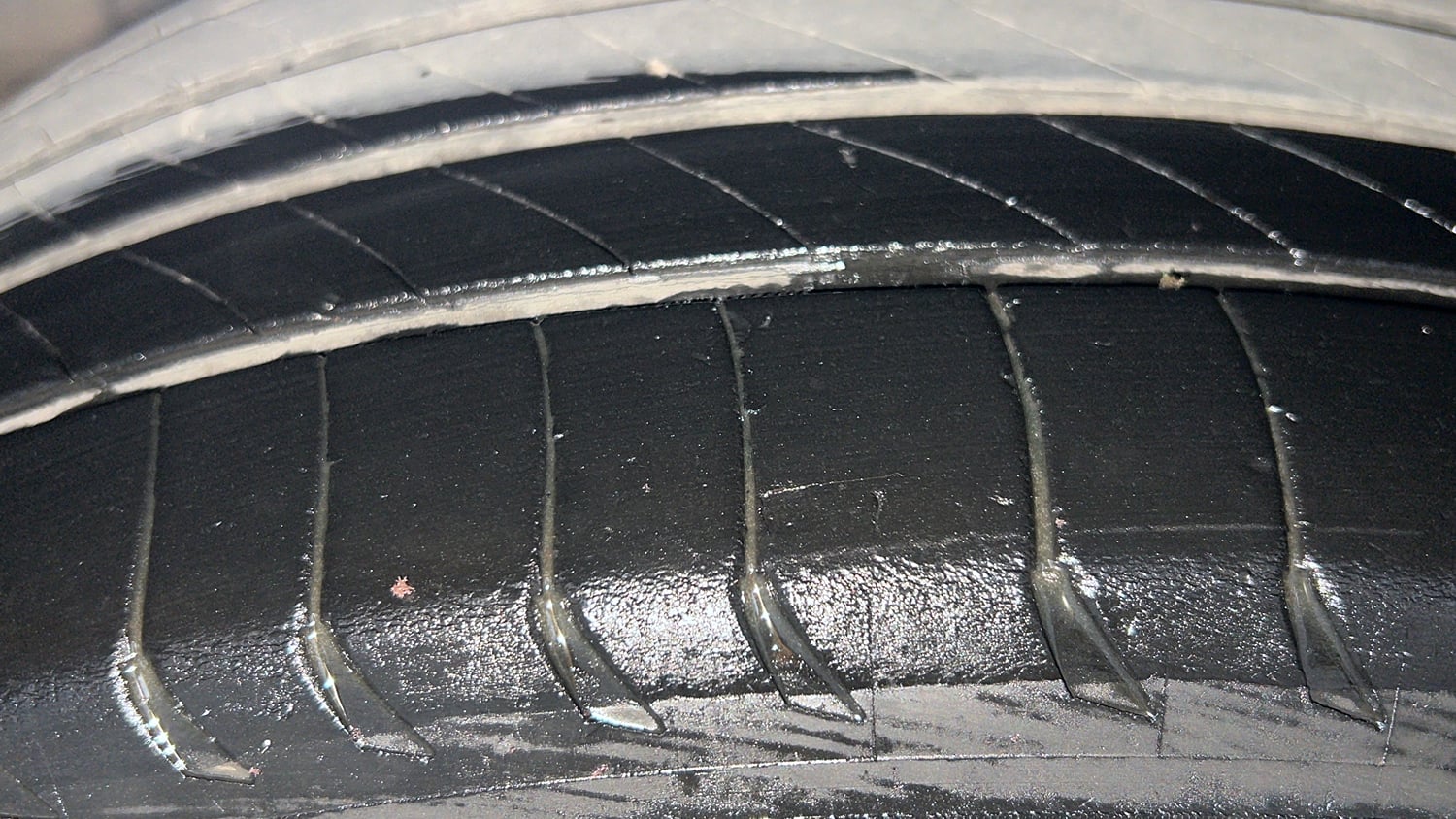 Used 2016 Maruti Suzuki Ciaz ZXi Petrol Manual tyres RIGHT REAR TYRE TREAD VIEW
