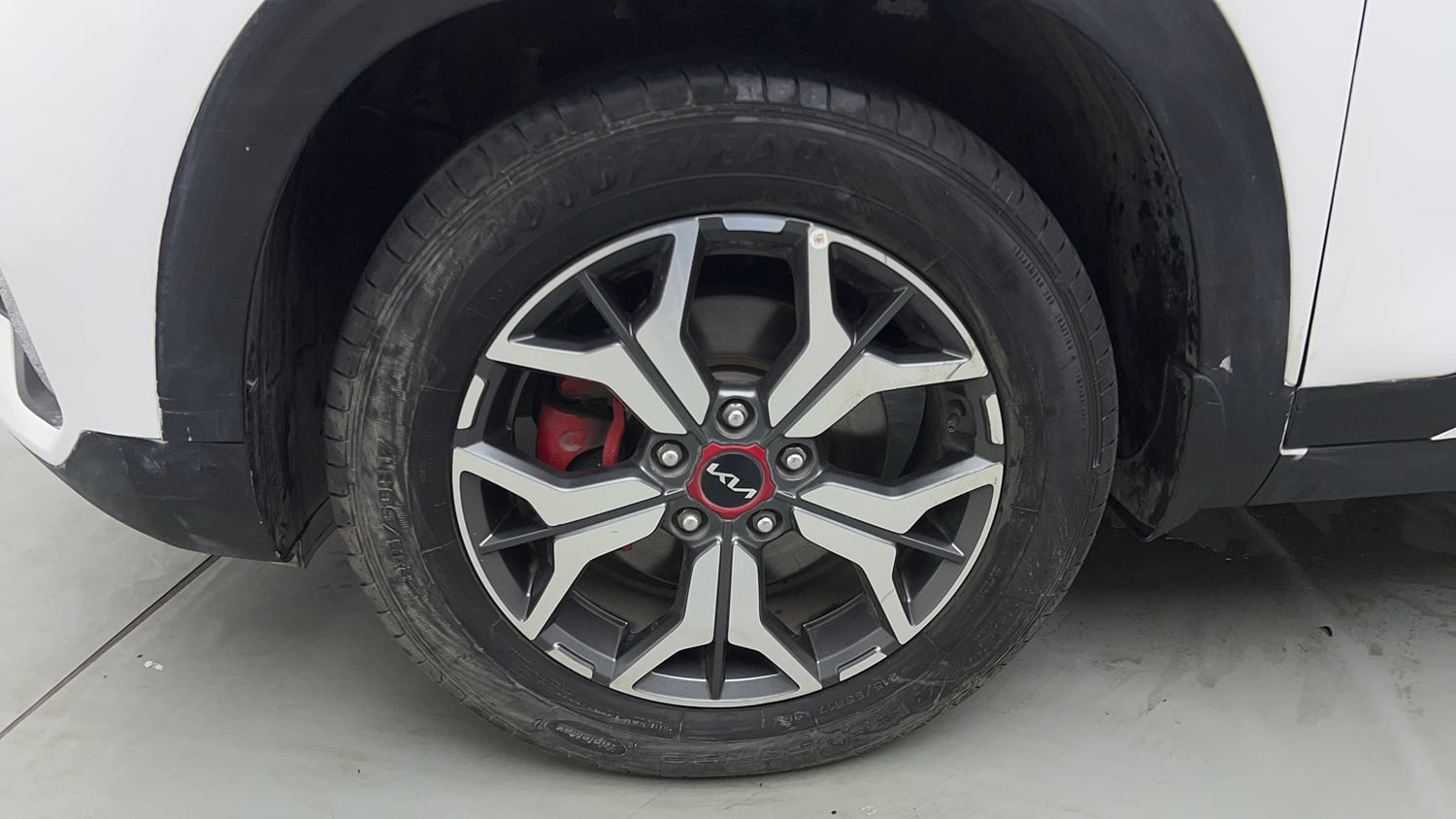 Used 2023 Kia Seltos GTX Plus 1.4 DCT Petrol Automatic tyres LEFT FRONT TYRE RIM VIEW