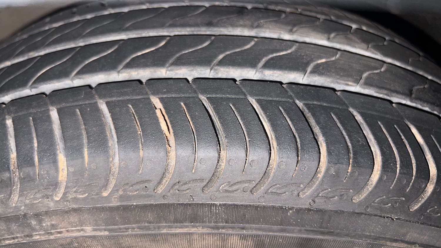 Used 2022 Honda Amaze VX CVT 1.2 Petrol Petrol Automatic tyres LEFT FRONT TYRE TREAD VIEW