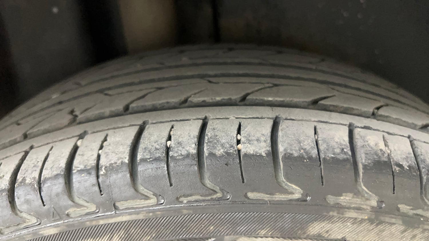 Used 2016 Volkswagen Polo Highline1.2L (P) Petrol Manual tyres RIGHT REAR TYRE TREAD VIEW