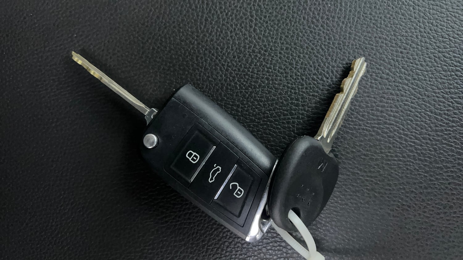 Used 2019 Hyundai Grand i10 Sportz 1.2 Kappa VTVT Petrol Manual extra CAR KEY VIEW