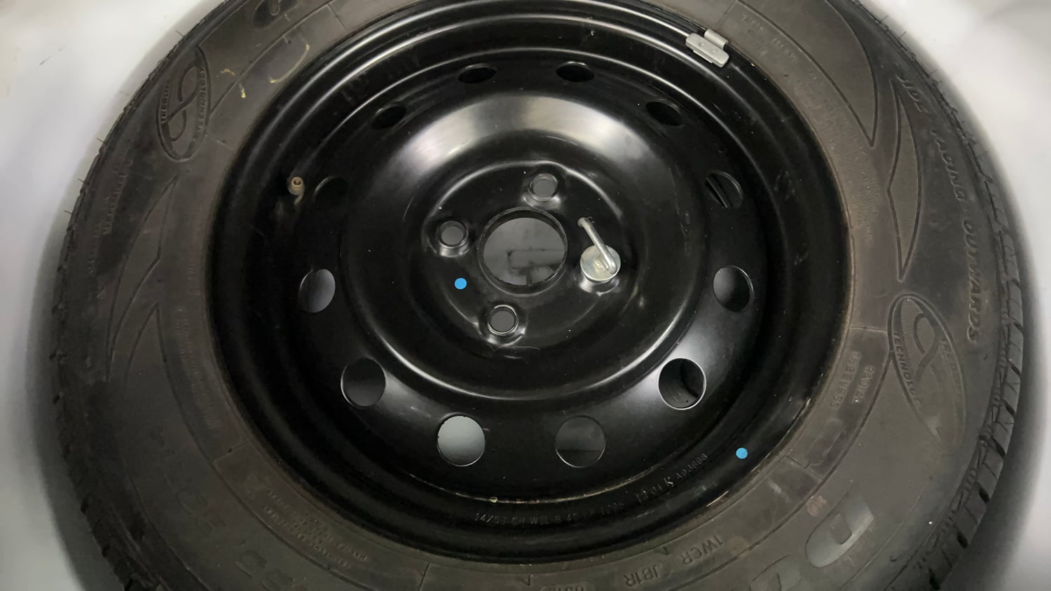 Used 2012 Maruti Suzuki Swift VXi Petrol Manual tyres SPARE TYRE VIEW
