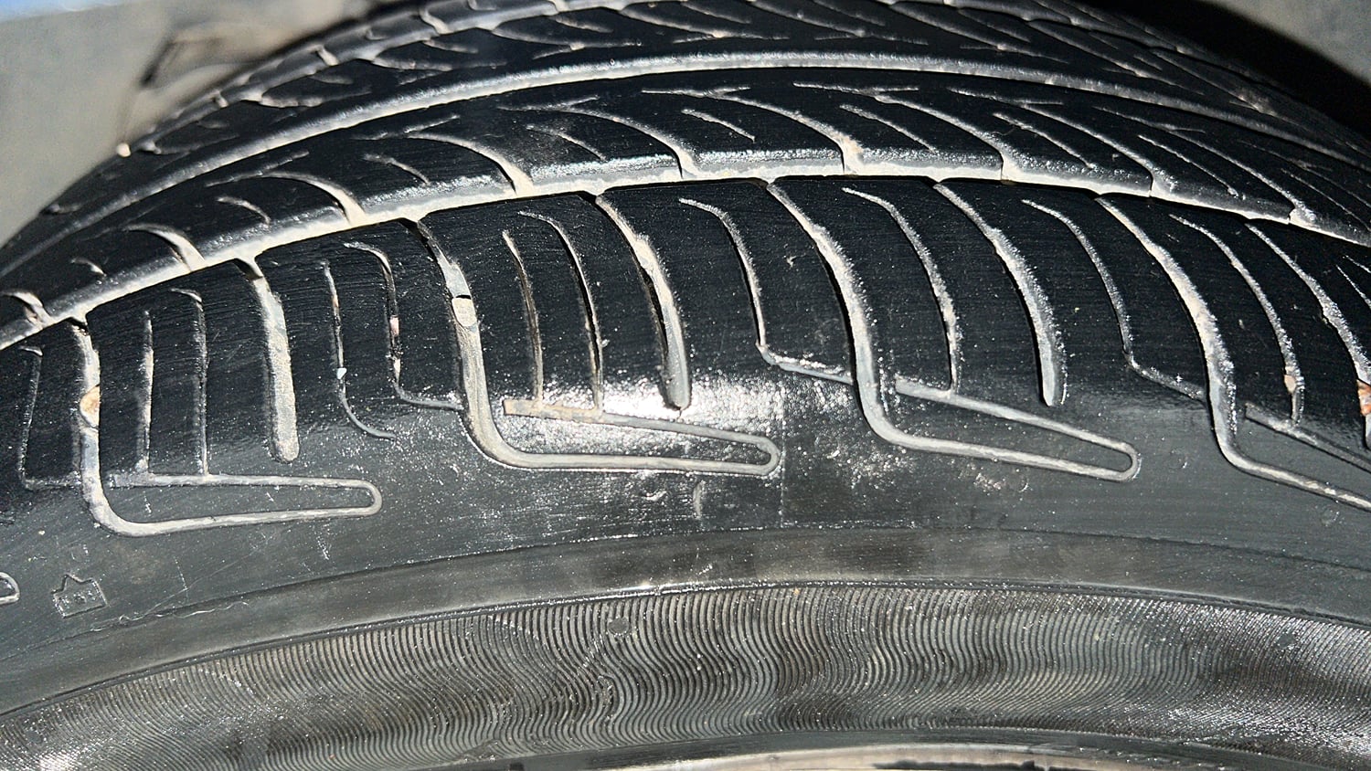 Used 2022 Tata Tiago XZ Petrol Manual tyres LEFT FRONT TYRE TREAD VIEW