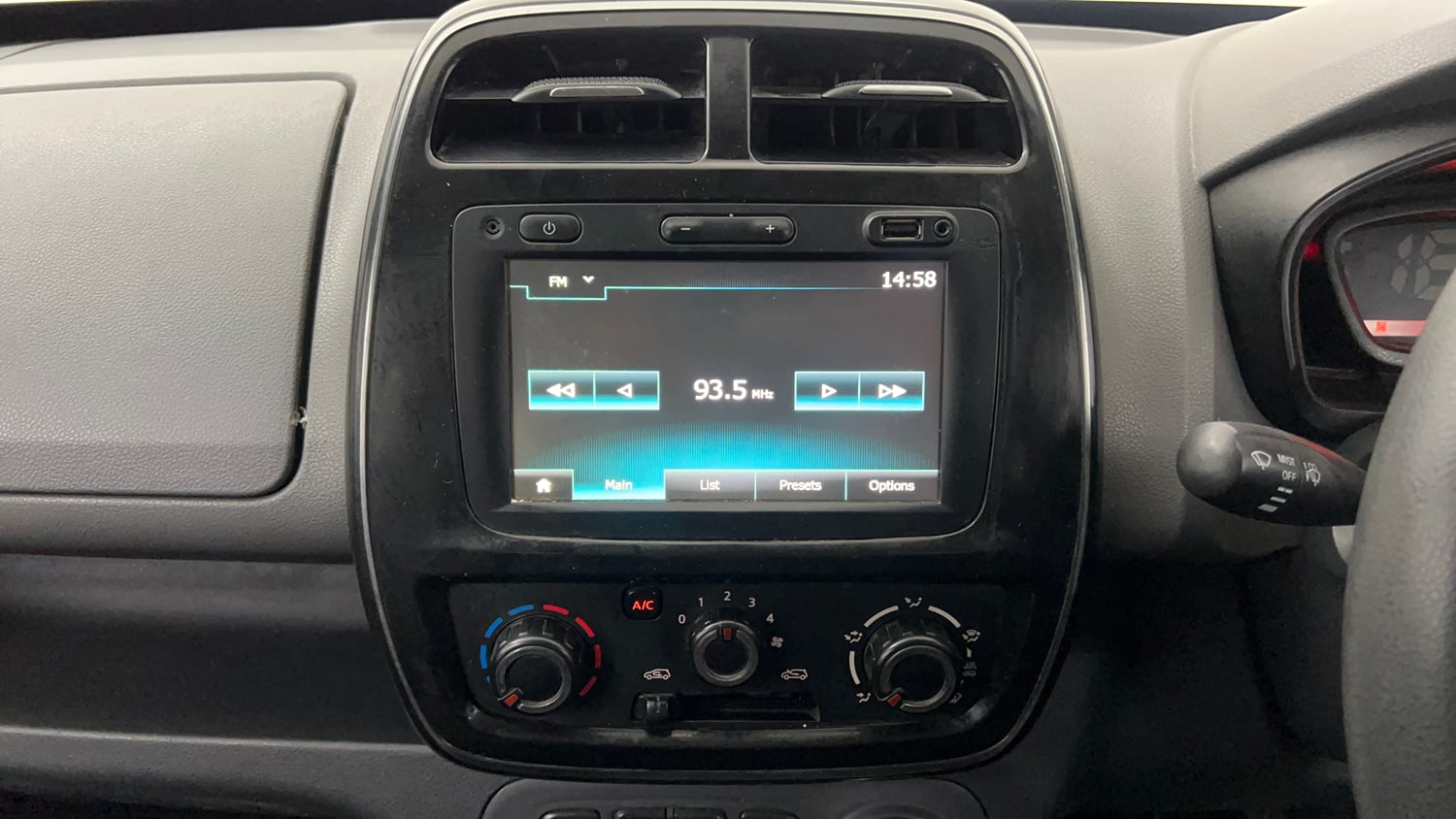 Used 2017 Renault Kwid 1.0 RXT AMT Petrol Automatic interior MUSIC SYSTEM & AC CONTROL VIEW