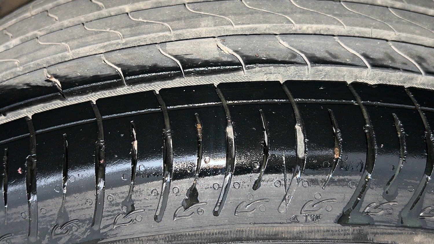 Used 2023 Maruti Suzuki Brezza VXi Petrol Manual tyres RIGHT FRONT TYRE TREAD VIEW