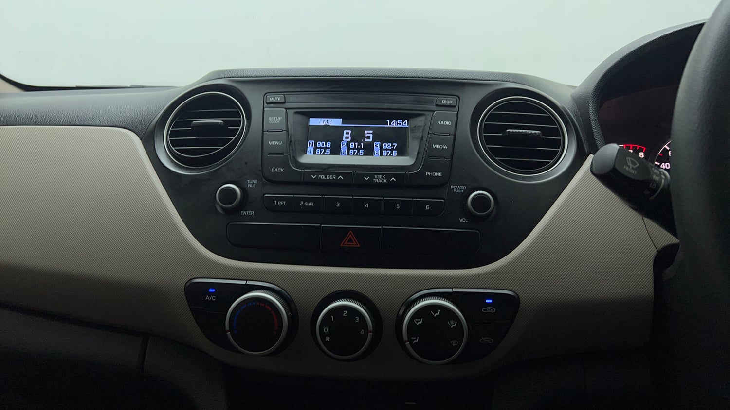 Used 2019 Hyundai Grand i10 Magna 1.2 Kappa VTVT Petrol Manual top_features Integrated (in-dash) music system