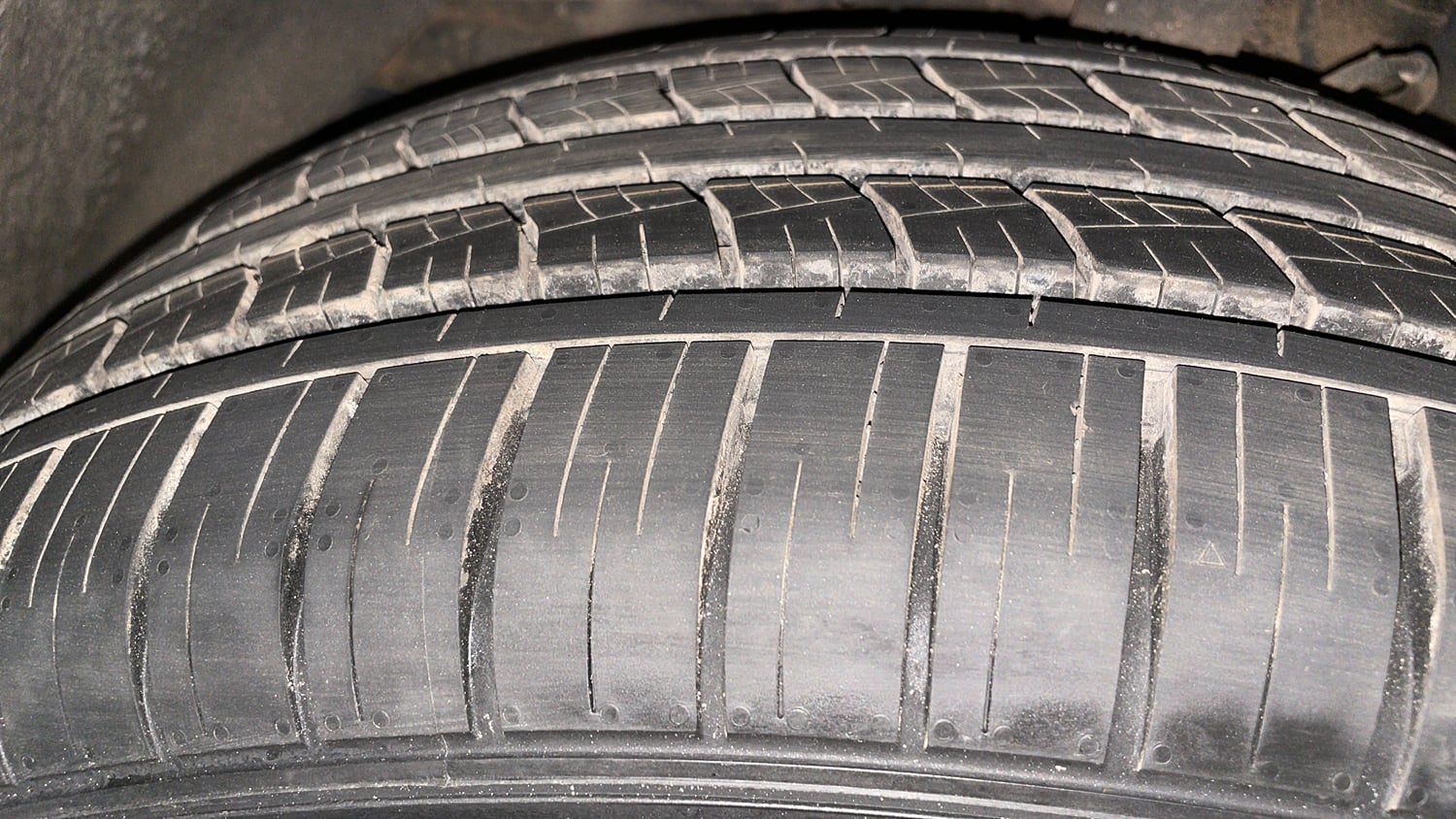 Used 2018 Mahindra XUV500 W11 Diesel Manual tyres LEFT FRONT TYRE TREAD VIEW