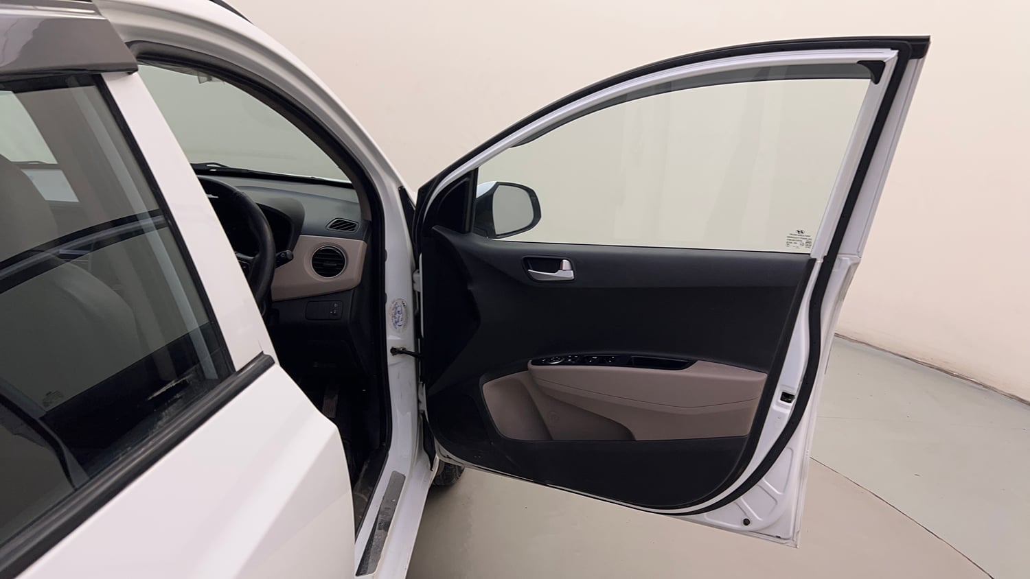 Used 2020 Hyundai Grand i10 Sportz 1.2 Kappa VTVT Petrol Manual interior RIGHT FRONT DOOR OPEN VIEW