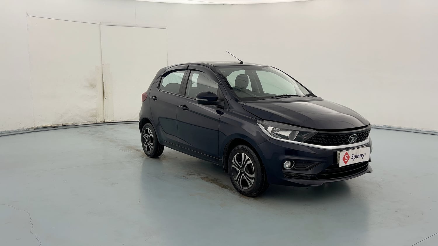 Used 2022 Tata Tiago XZ Petrol Manual exterior RIGHT FRONT CORNER VIEW