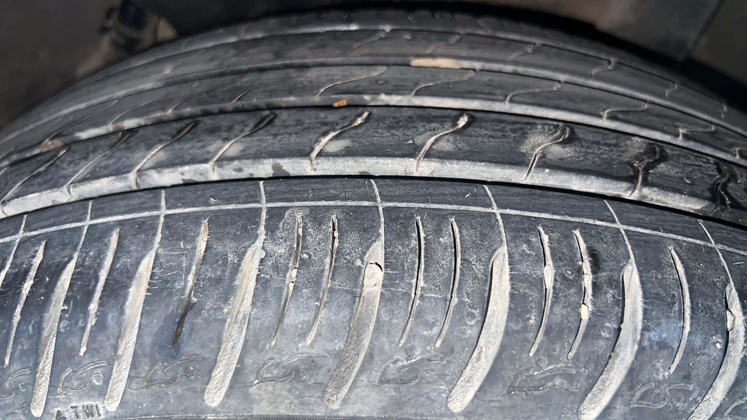 Used 2021 Hyundai Venue SX Plus 1.0 Turbo DCT Petrol Automatic tyres LEFT REAR TYRE TREAD VIEW
