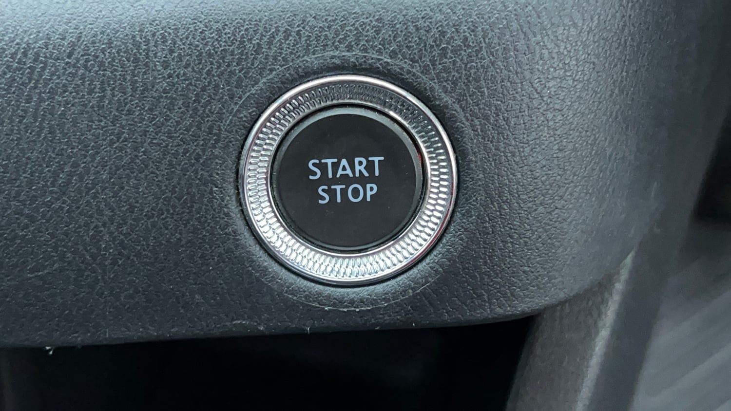 Used 2022 Nissan Magnite XV Petrol Manual top_features Keyless start