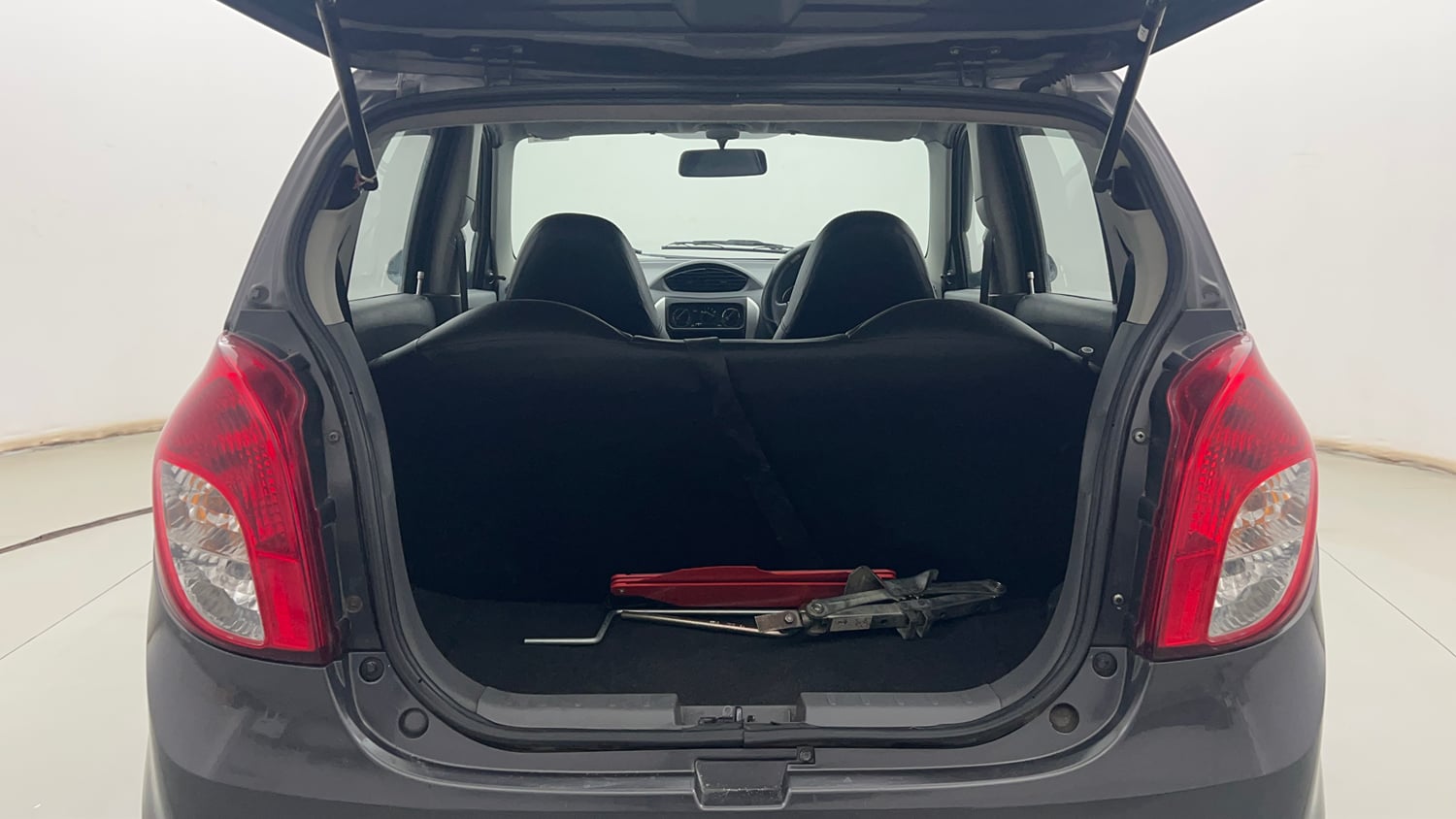 Used 2015 Maruti Suzuki Alto 800 Lxi Petrol Manual interior DICKY INSIDE VIEW