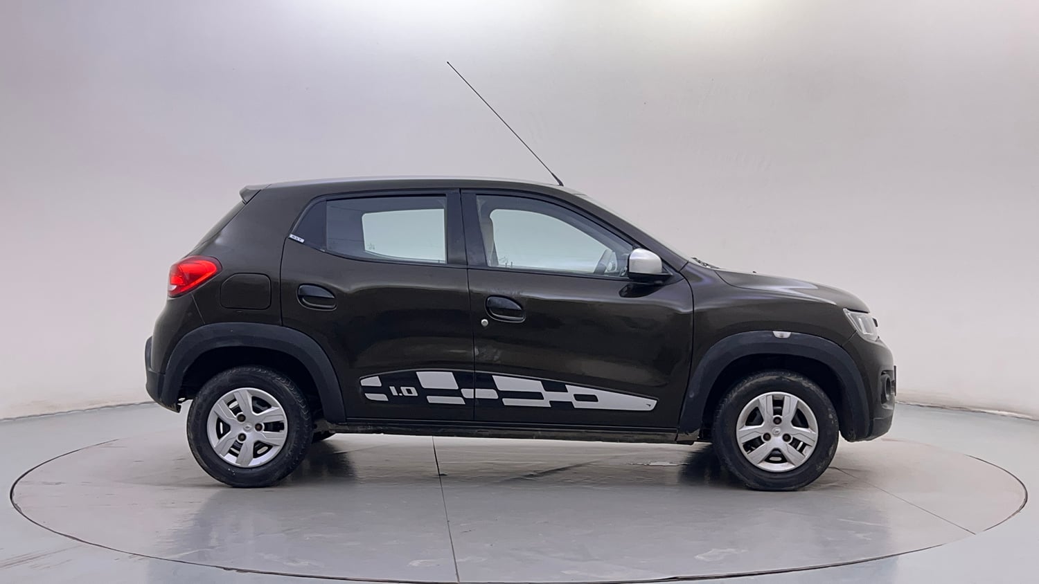 Used 2016 Renault Kwid 1.0 RXT AMT Petrol Automatic exterior RIGHT SIDE VIEW