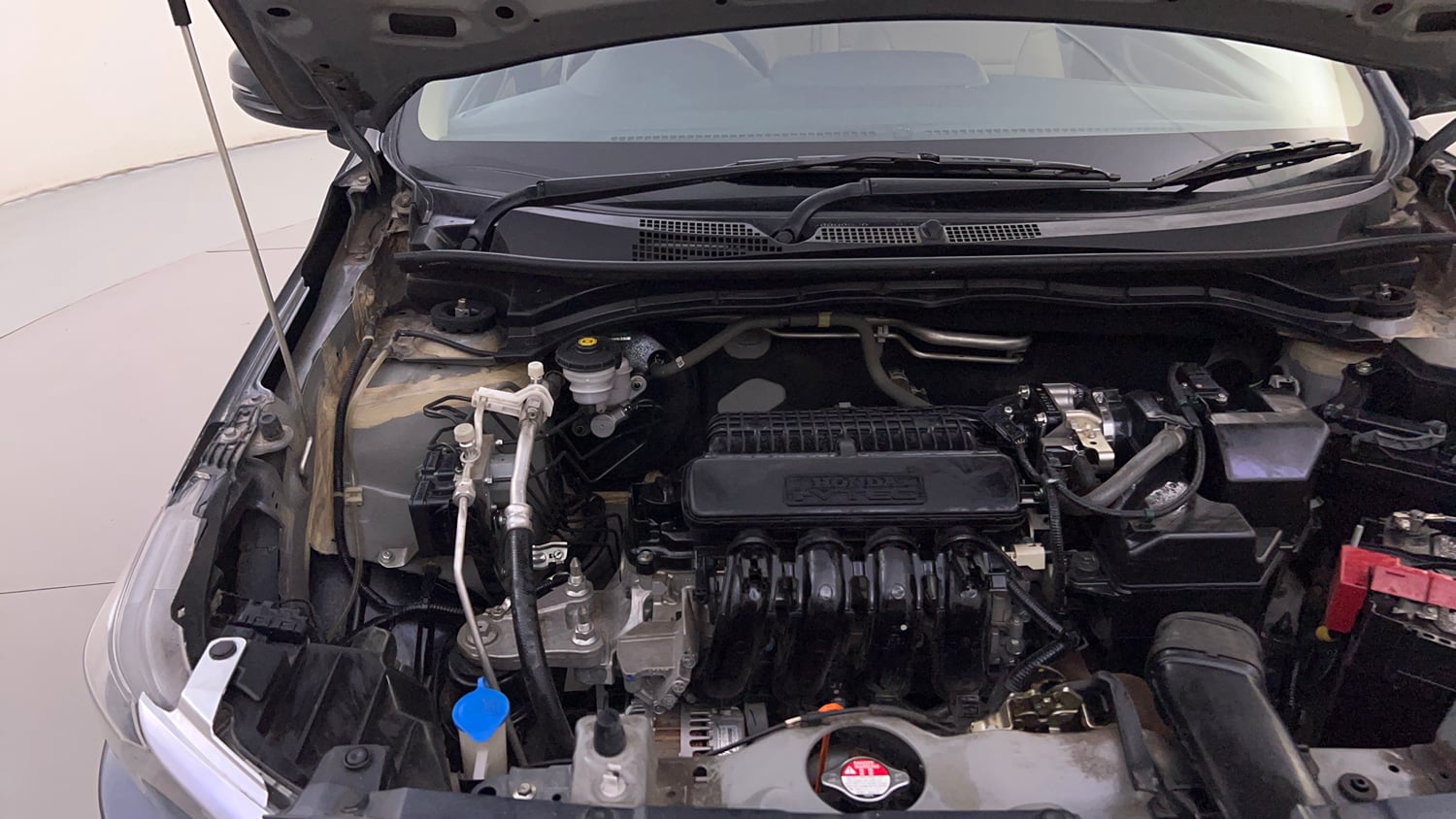 Used 2022 Honda Amaze VX CVT 1.2 Petrol Petrol Automatic engine ENGINE RIGHT SIDE HINGE & APRON VIEW