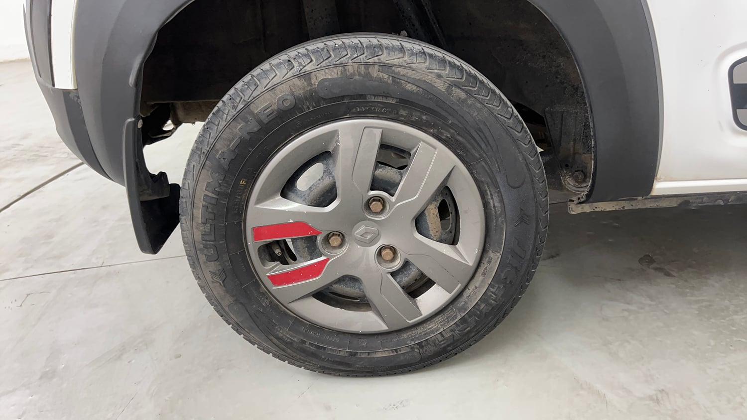 Used 2017 Renault Kwid 1.0 RXT AMT Petrol Automatic tyres RIGHT REAR TYRE RIM VIEW