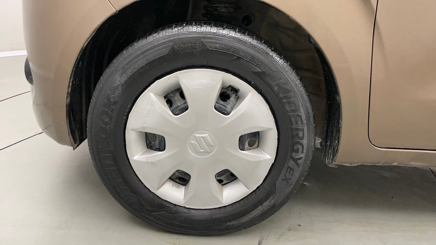 Used 2022 Maruti Suzuki Wagon R ZXI 1.2 Petrol Manual tyres LEFT FRONT TYRE RIM VIEW
