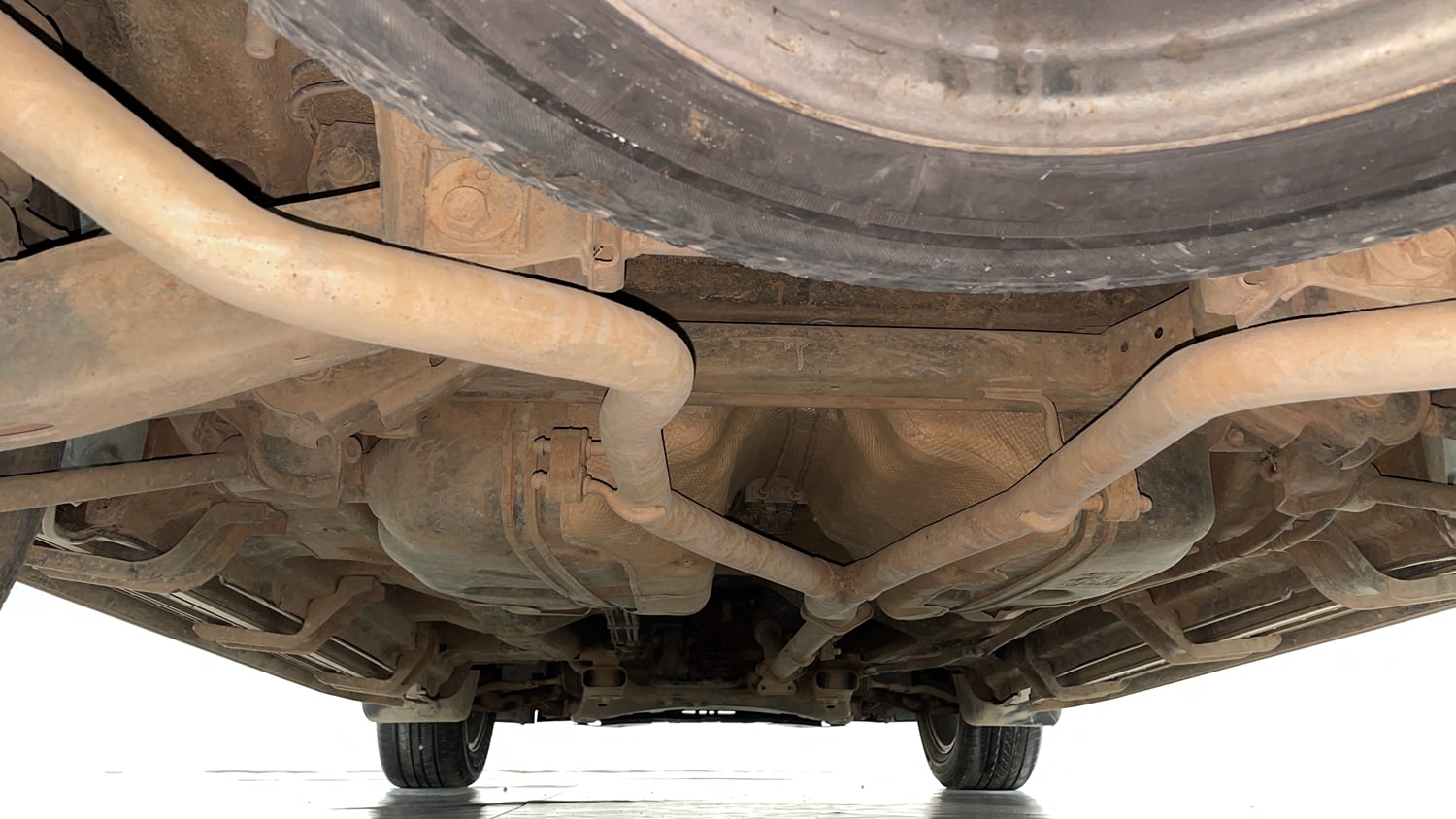 Used 2018 Mahindra XUV500 W11 Diesel Manual extra REAR UNDERBODY VIEW (TAKEN FROM REAR)