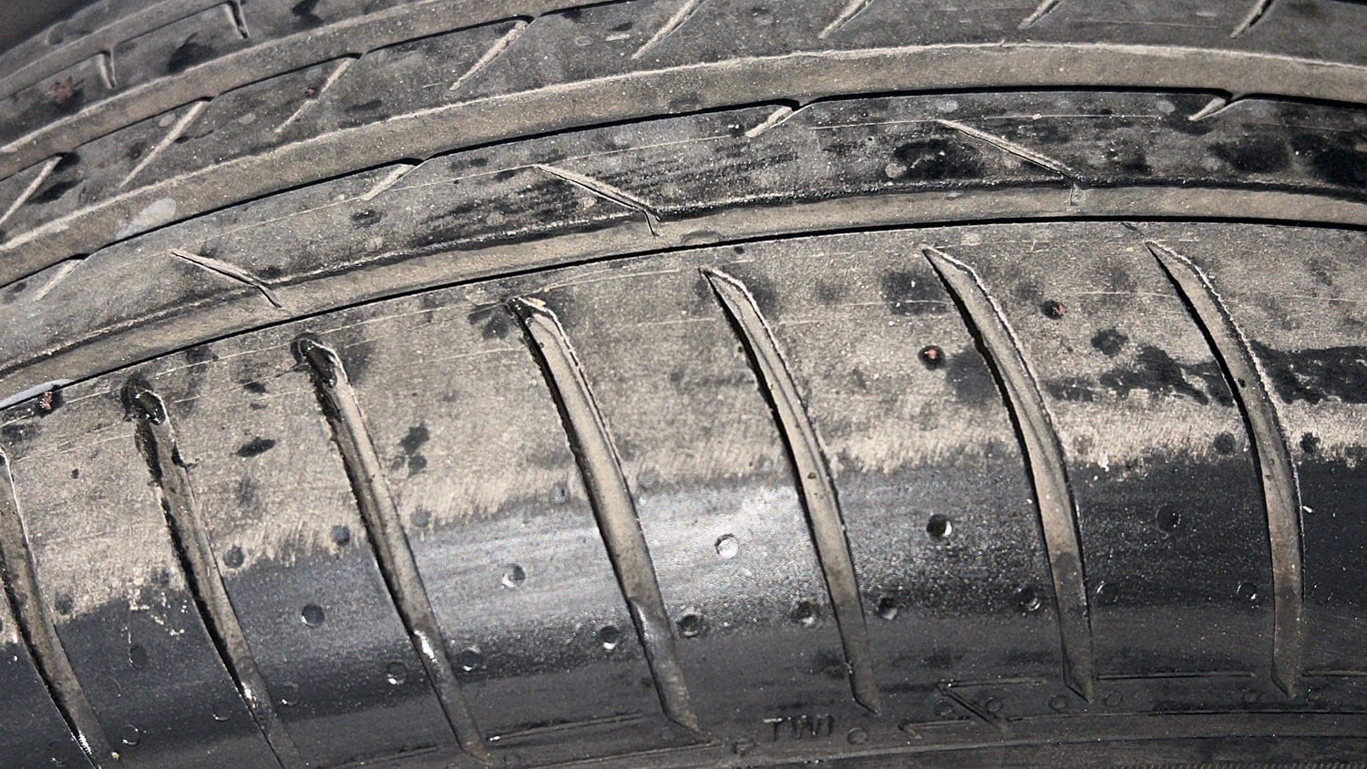Used 2014 Maruti Suzuki Swift Dzire ZXI Petrol Manual tyres RIGHT FRONT TYRE TREAD VIEW