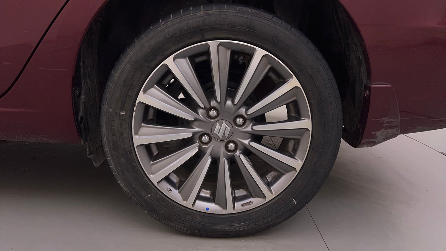 Used 2021 Maruti Suzuki Ciaz Alpha 1.5 AT Petrol Automatic tyres LEFT REAR TYRE RIM VIEW