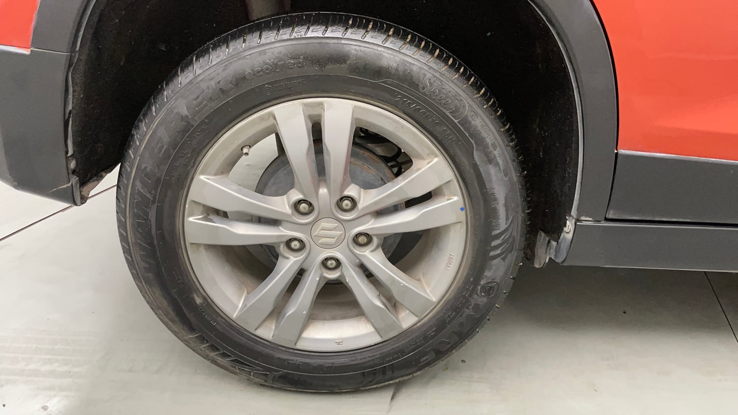 Used 2017 Maruti Suzuki Vitara Brezza ZDi+ Dual Tone Diesel Manual tyres RIGHT REAR TYRE RIM VIEW
