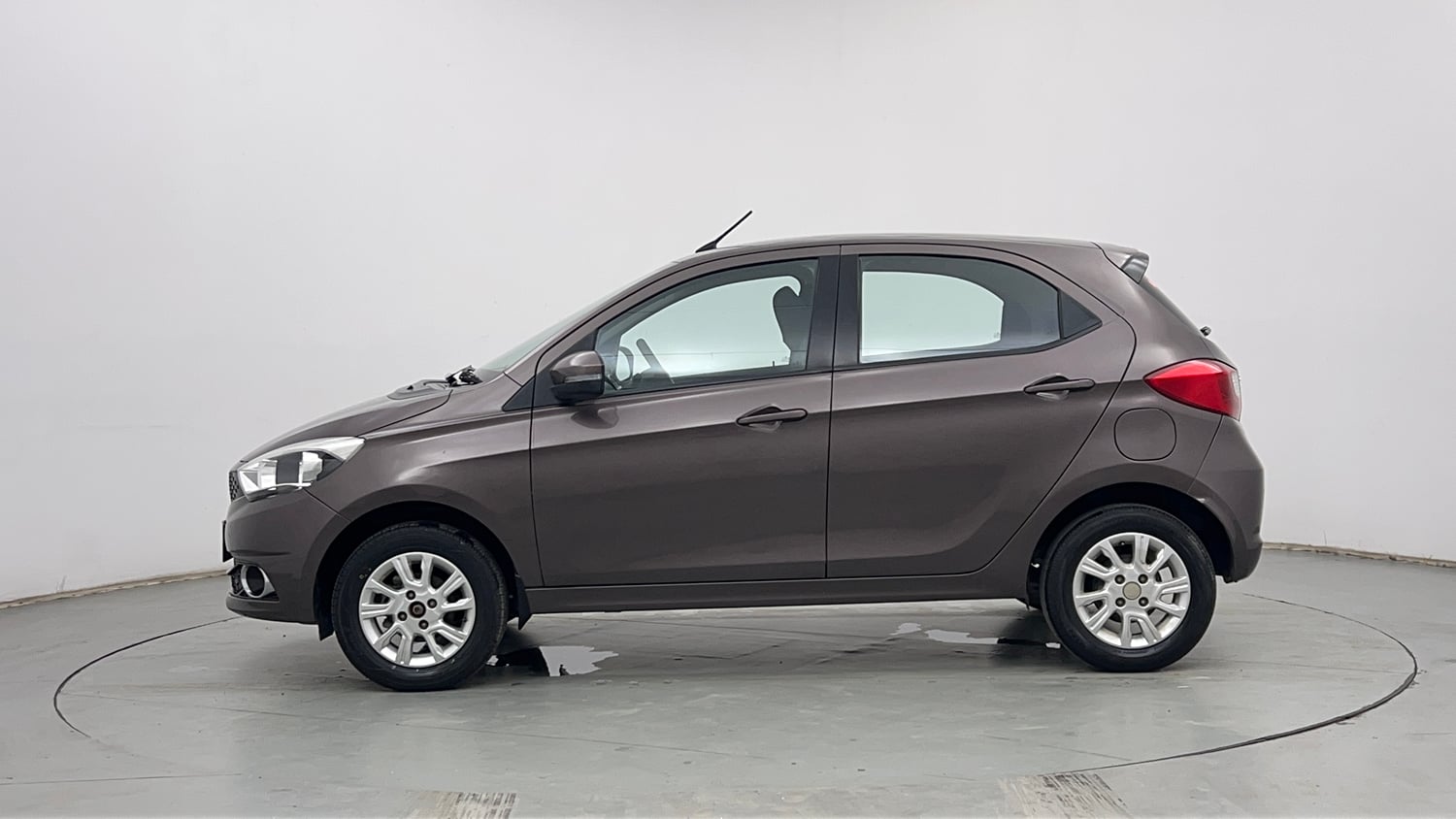 Used 2018 Tata Tiago Revotron XZ Petrol Manual exterior LEFT SIDE VIEW