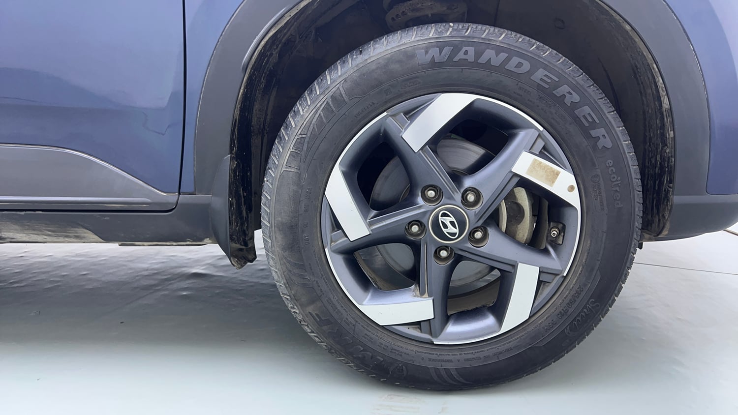 Used 2021 Hyundai Venue SX Plus 1.0 Turbo DCT Petrol Automatic tyres RIGHT FRONT TYRE RIM VIEW