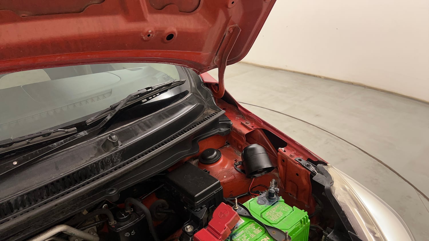Used 2014 Maruti Suzuki Celerio VXi AMT Petrol Automatic engine ENGINE LEFT SIDE HINGE & APRON VIEW