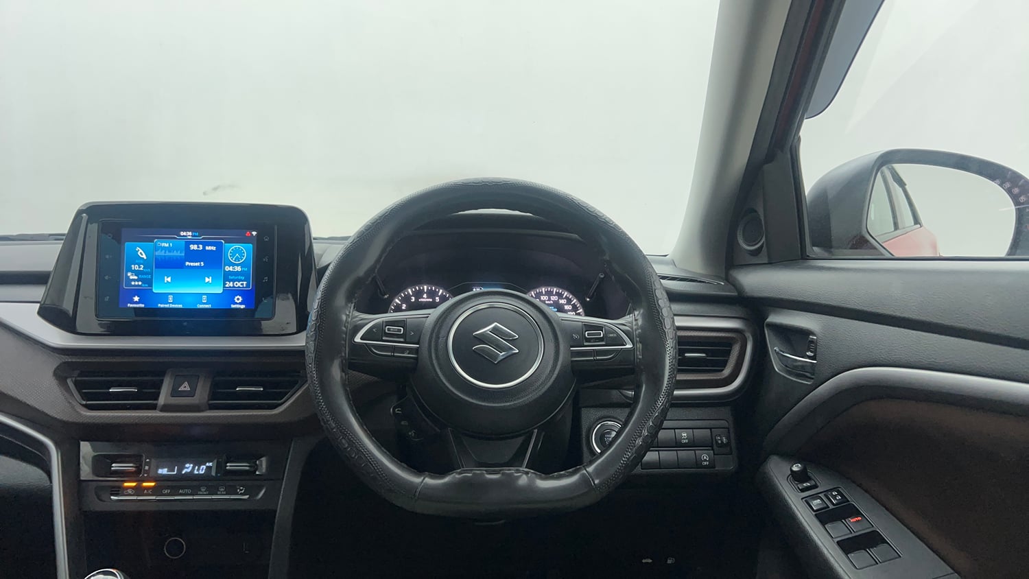 Used 2023 Maruti Suzuki Brezza Zxi Dual Tone Petrol Manual interior STEERING VIEW