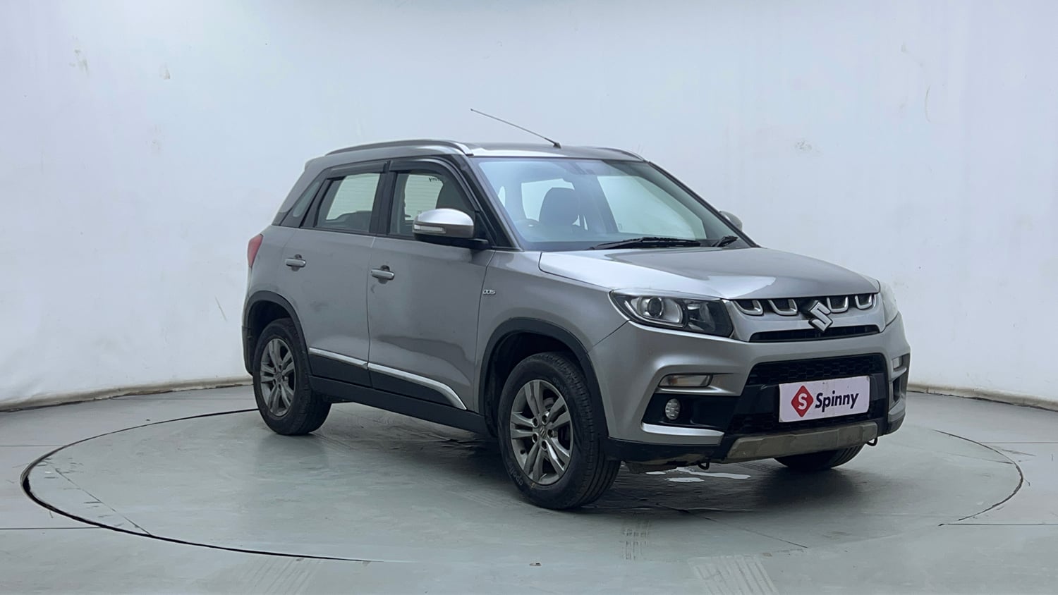 Used 2017 Maruti Suzuki Vitara Brezza [2016-2020] ZDi Plus Diesel Manual exterior RIGHT FRONT CORNER VIEW