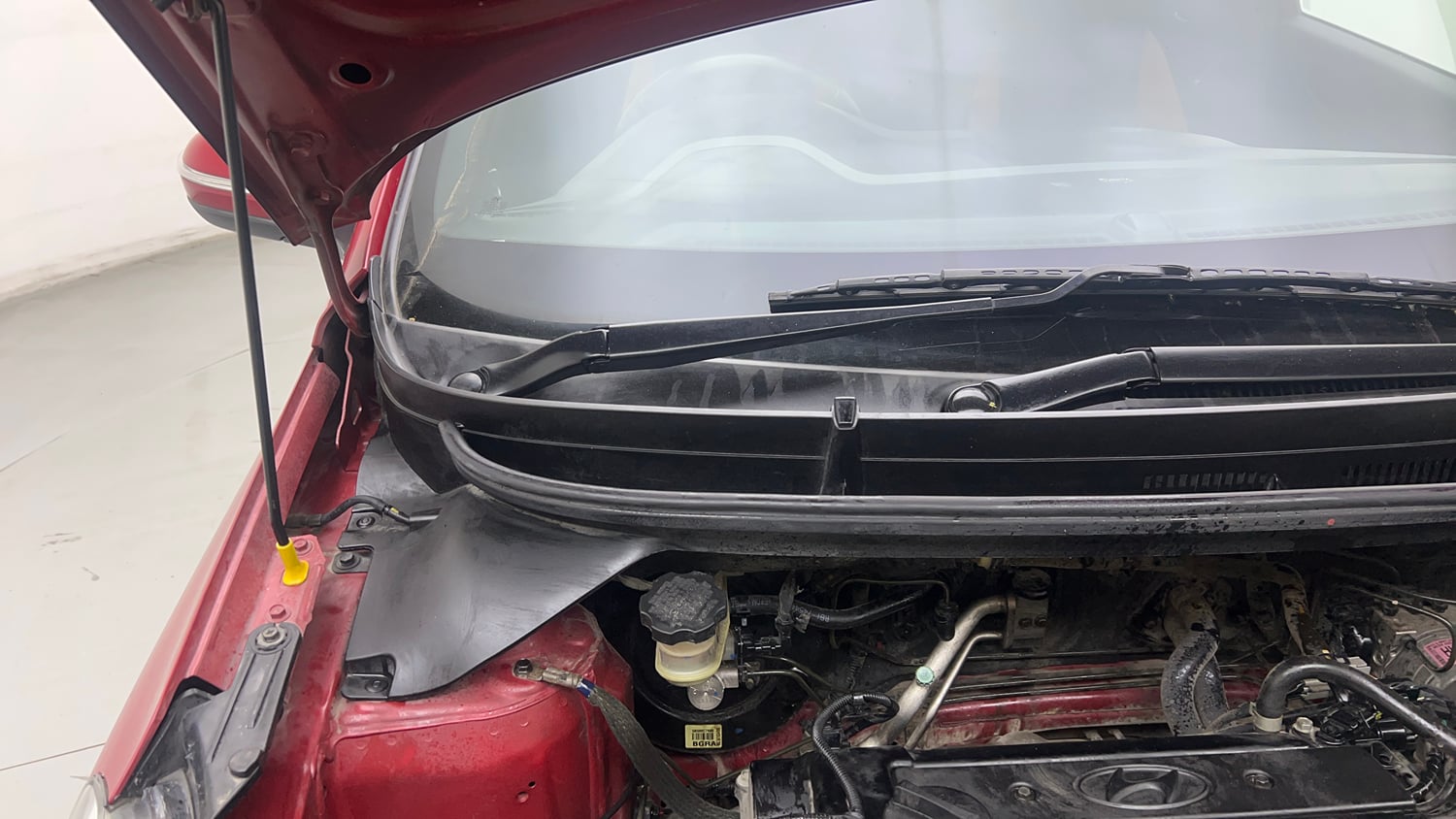 Used 2016 Hyundai i20 Active 1.2 SX Petrol Manual engine ENGINE RIGHT SIDE HINGE & APRON VIEW