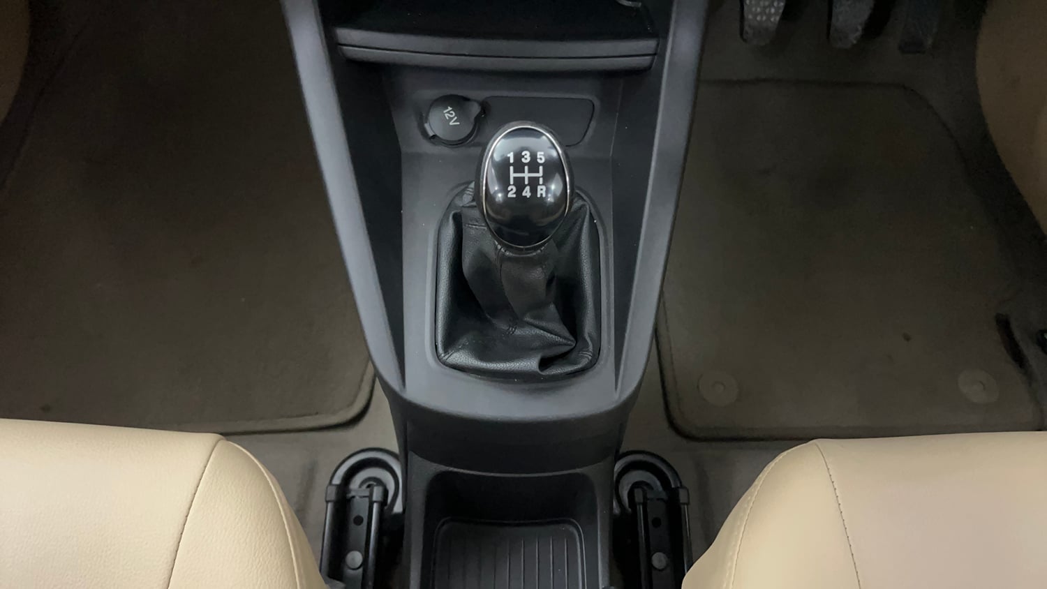 Used 2017 Ford Figo Aspire Trend 1.2 Ti-VCT Petrol Manual interior GEAR  KNOB VIEW