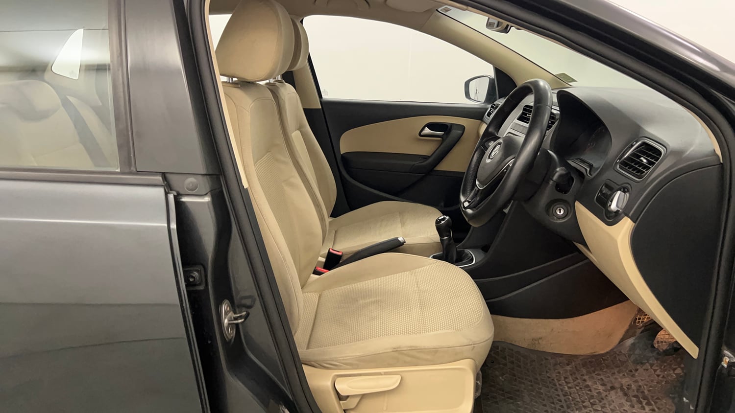 Used 2016 Volkswagen Polo Highline1.2L (P) Petrol Manual interior RIGHT SIDE FRONT DOOR CABIN VIEW