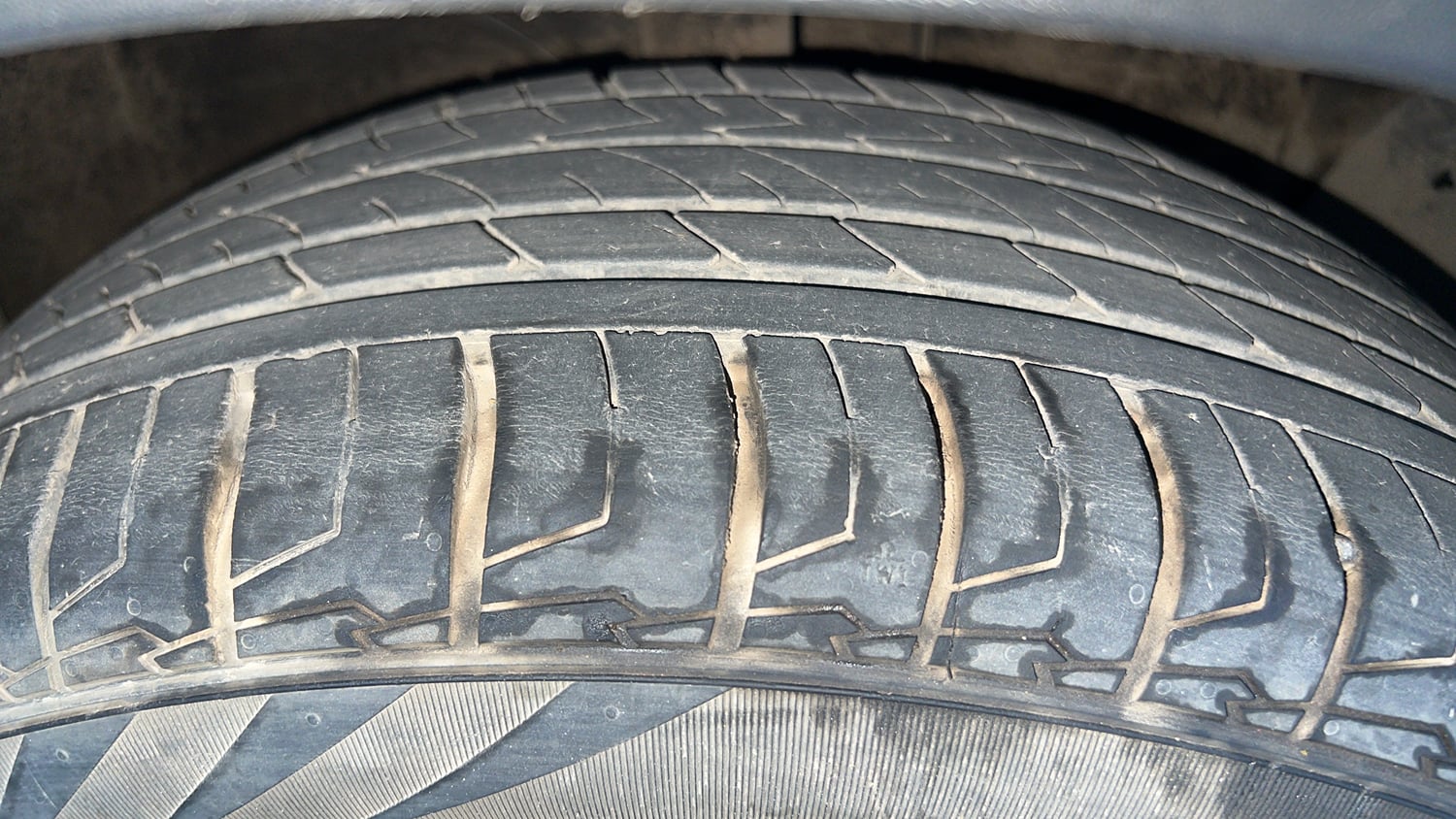 Used 2017 Hyundai Creta 1.6 SX Plus AT Petrol Petrol Automatic tyres RIGHT FRONT TYRE TREAD VIEW