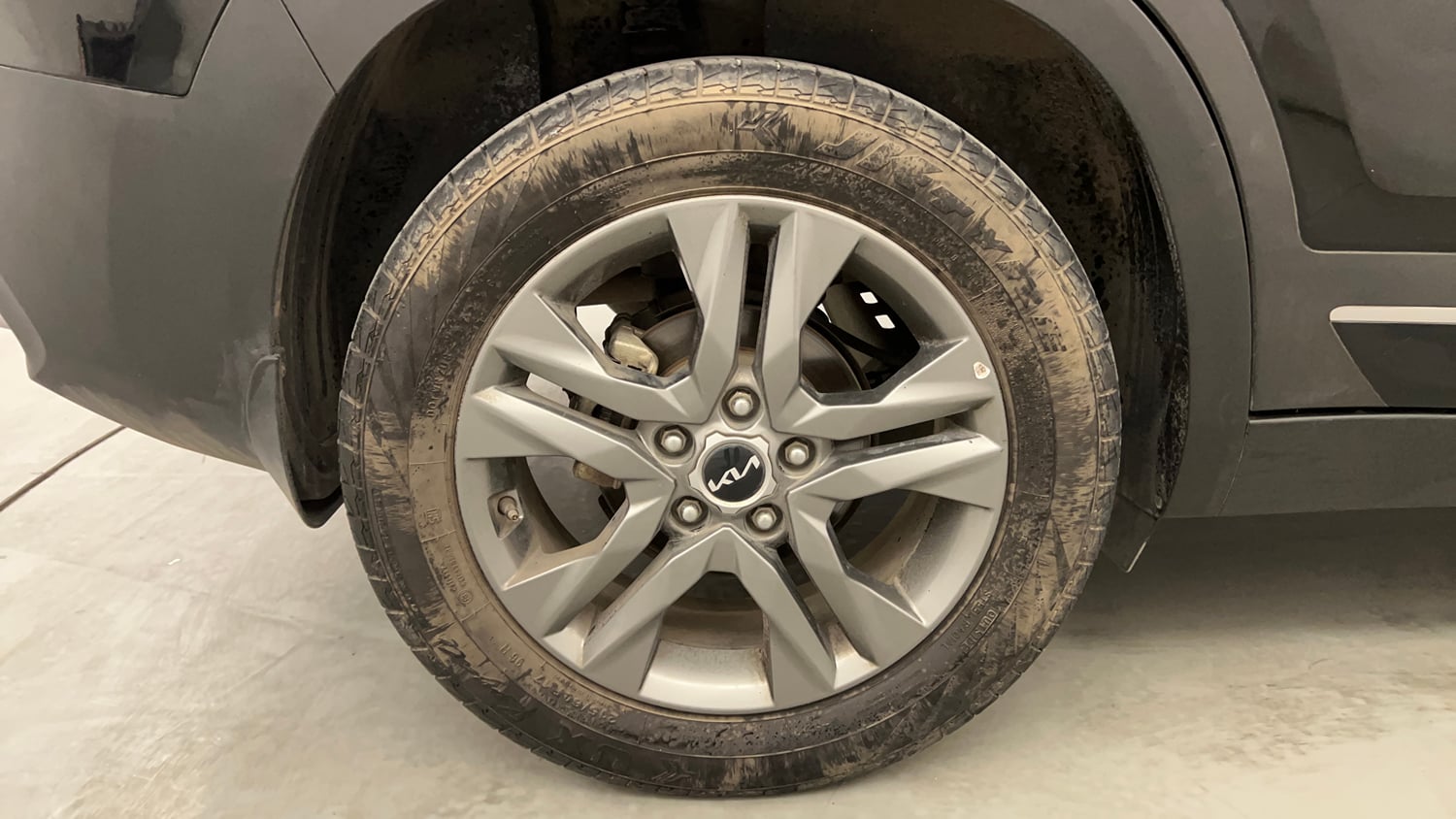 Used 2022 Kia Seltos HTX 1.5 Petrol Manual tyres RIGHT REAR TYRE RIM VIEW