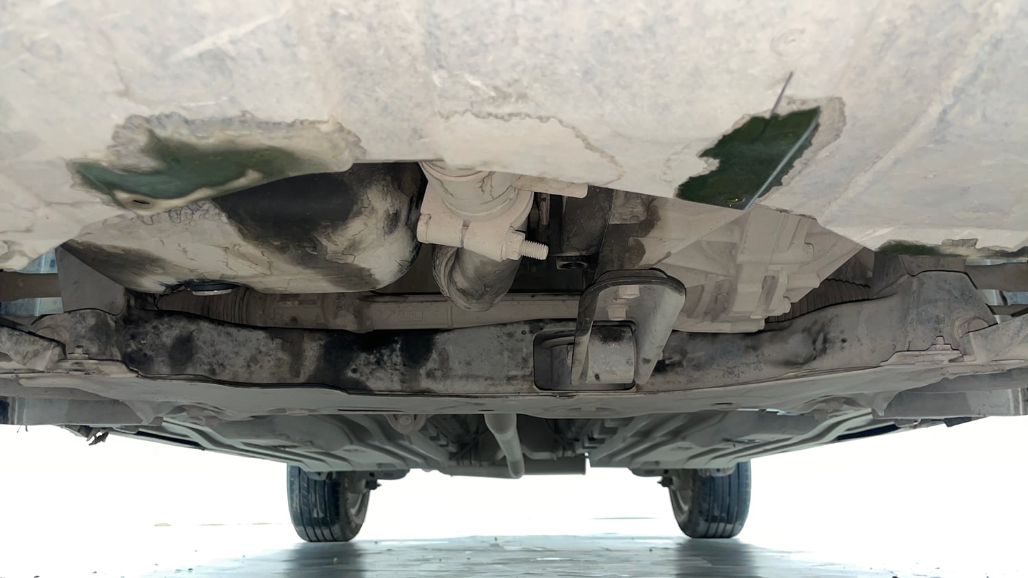 Used 2017 Maruti Suzuki Vitara Brezza ZDi+ Dual Tone Diesel Manual extra FRONT LEFT UNDERBODY VIEW