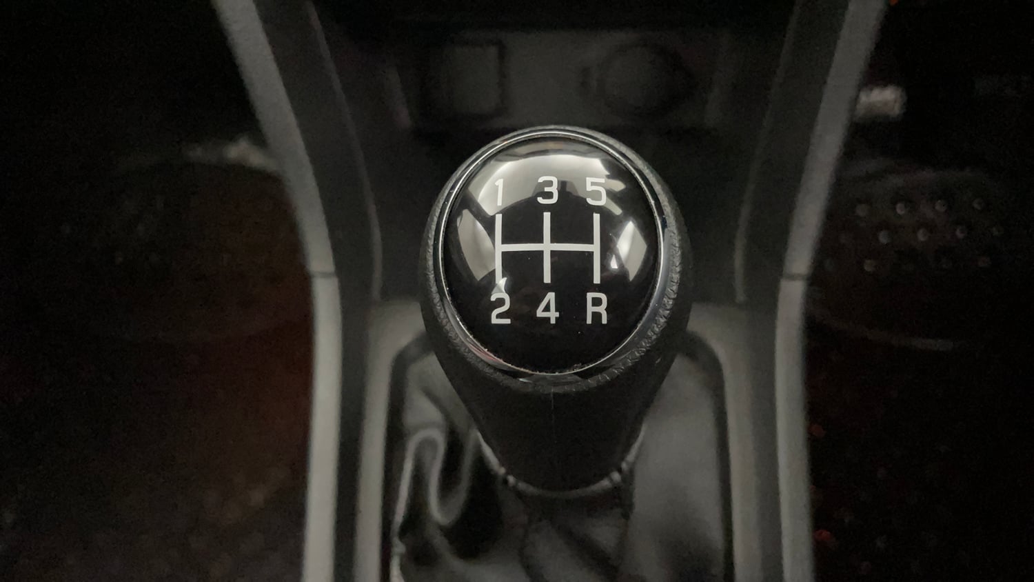 Used 2017 Maruti Suzuki Vitara Brezza ZDi+ Dual Tone Diesel Manual interior GEAR  KNOB VIEW