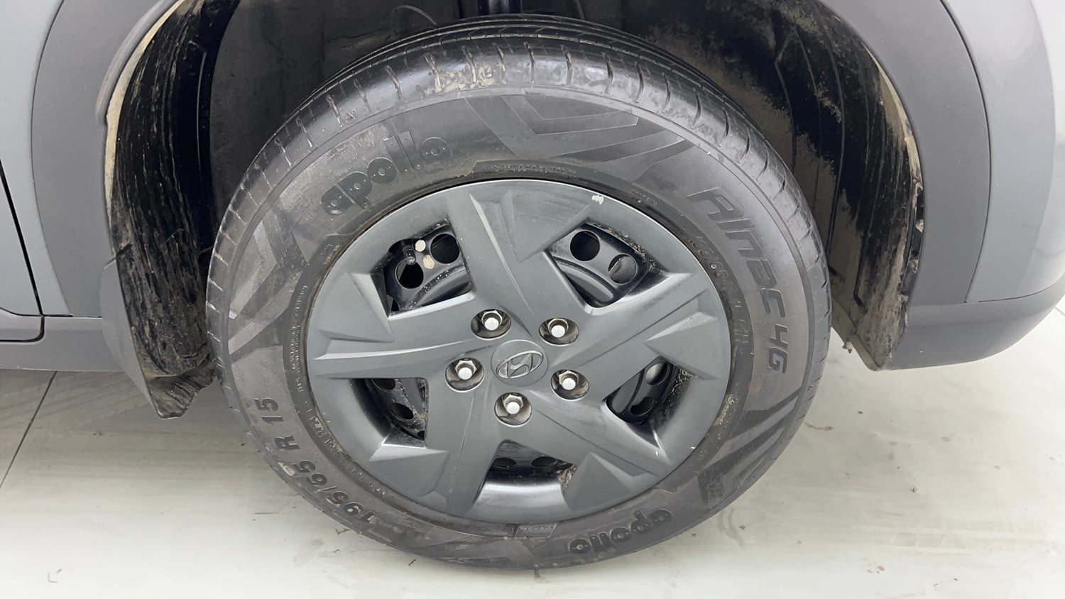 Used 2024 Hyundai Venue E 1.2 Petrol Petrol Manual tyres RIGHT FRONT TYRE RIM VIEW