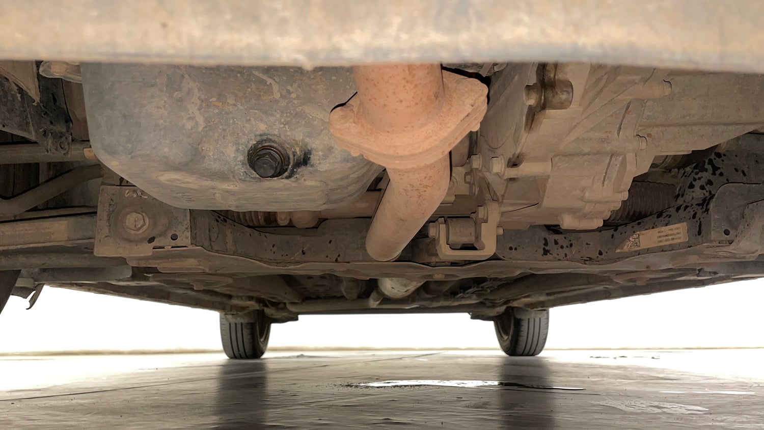 Used 2024 Tata Altroz XM Plus (S) Petrol Manual extra FRONT LEFT UNDERBODY VIEW