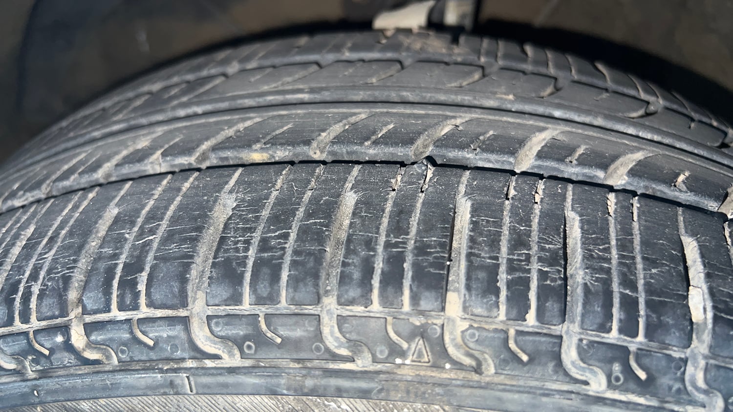 Used 2017 Maruti Suzuki Baleno Delta 1.2 Petrol Manual tyres LEFT FRONT TYRE TREAD VIEW