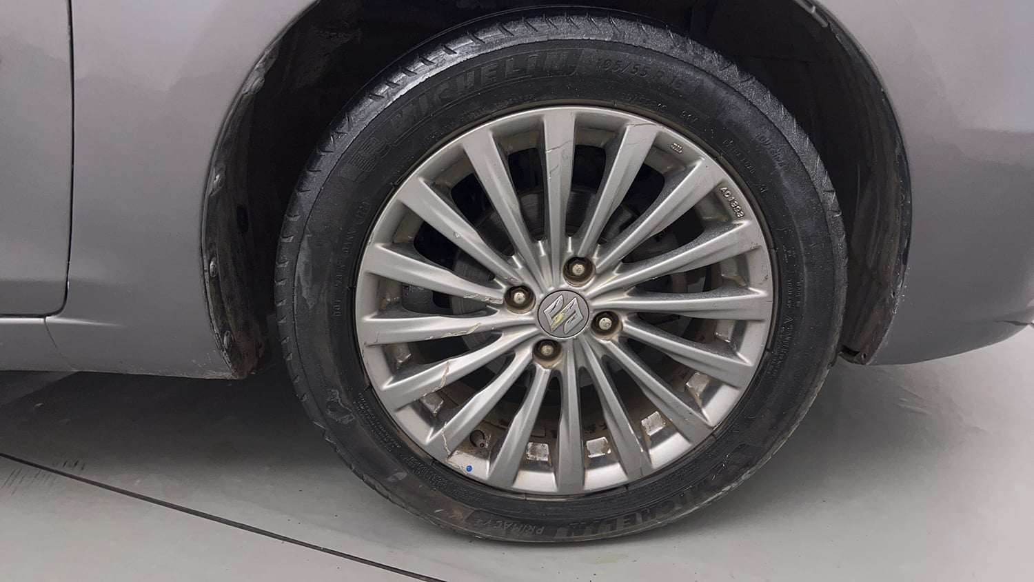 Used 2016 Maruti Suzuki Ciaz ZXi Petrol Manual tyres RIGHT FRONT TYRE RIM VIEW