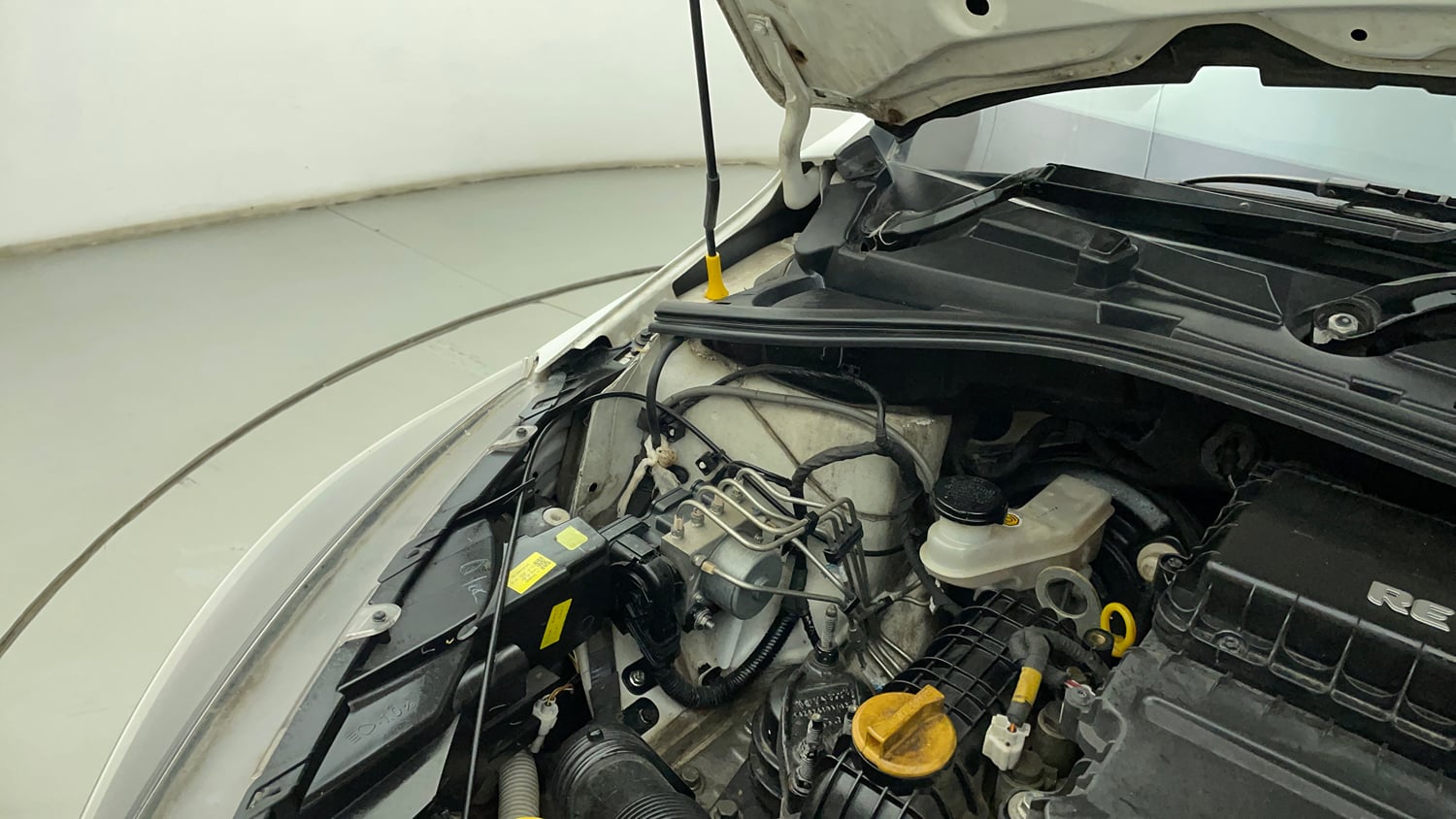 Used 2020 Tata Tiago Revotron XZ Petrol Manual engine ENGINE RIGHT SIDE HINGE & APRON VIEW
