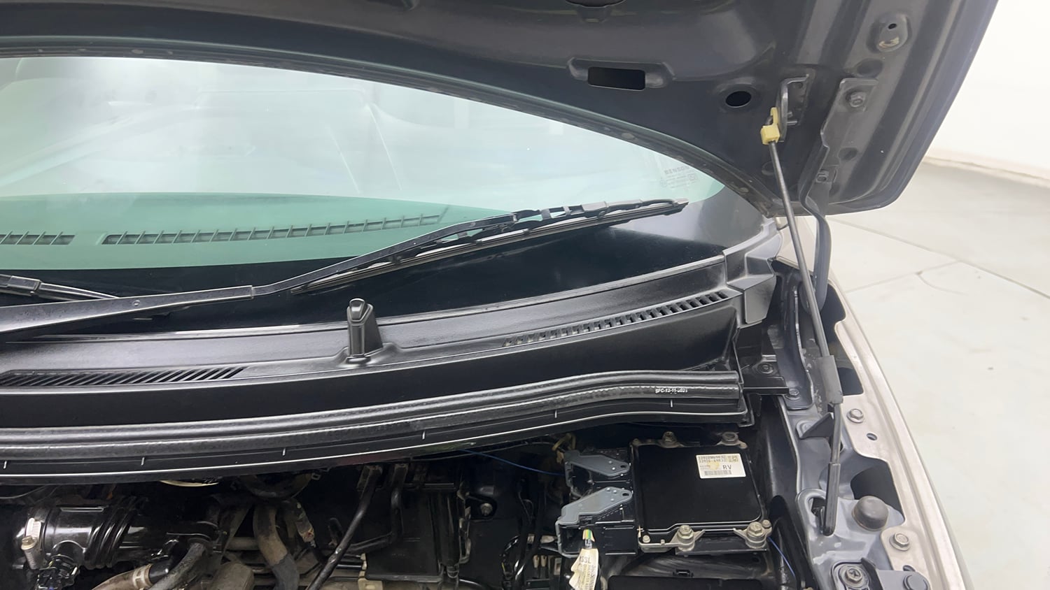 Used 2021 Maruti Suzuki Wagon R 1.0 VXi 1.0 Petrol Manual engine ENGINE LEFT SIDE HINGE & APRON VIEW
