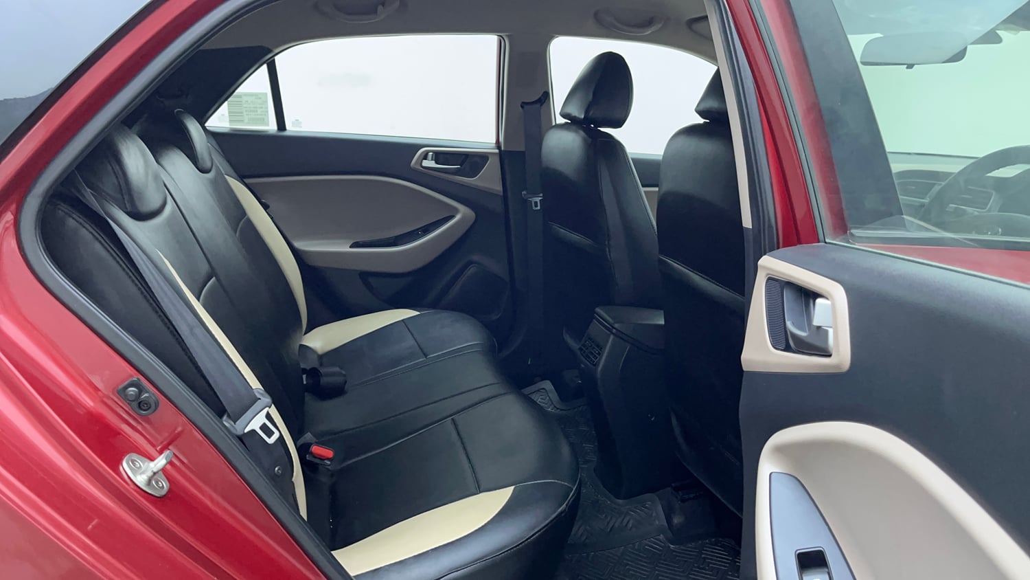 Used 2019 Hyundai Elite i20 Sportz Plus 1.2 Petrol Manual interior RIGHT SIDE REAR DOOR CABIN VIEW