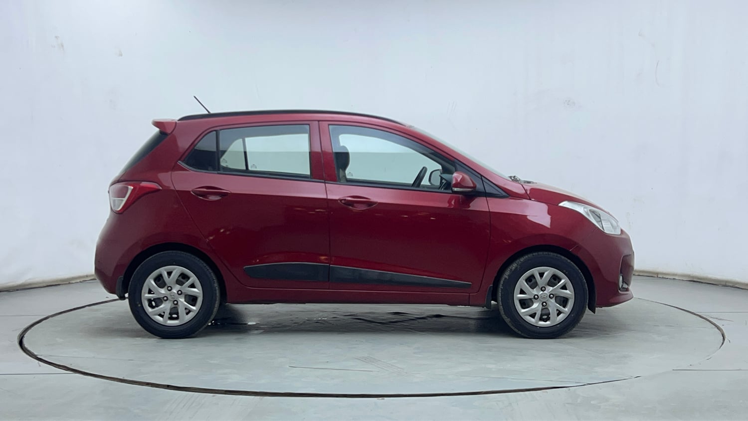 Used 2019 Hyundai Grand i10 Sportz 1.2 Kappa VTVT Petrol Manual exterior RIGHT SIDE VIEW