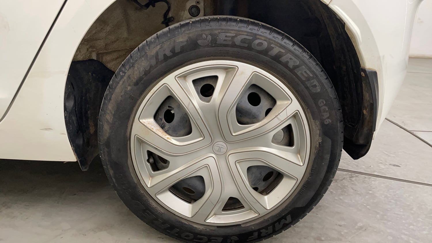 Used 2024 Tata Altroz XM Plus (S) Petrol Manual tyres LEFT REAR TYRE RIM VIEW
