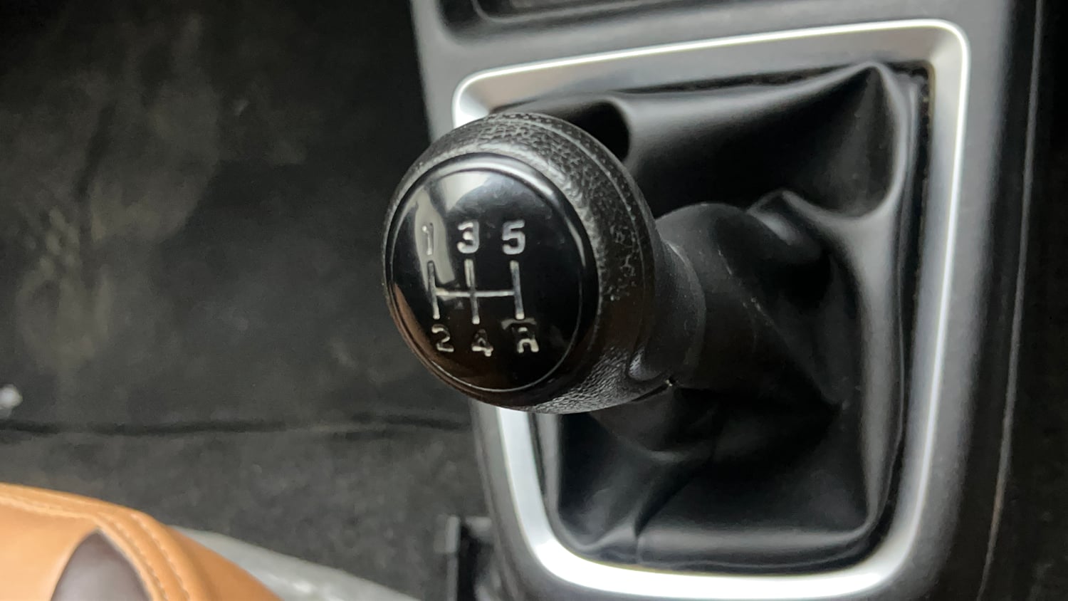 Used 2023 Maruti Suzuki Swift VXi Petrol Manual interior GEAR  KNOB VIEW