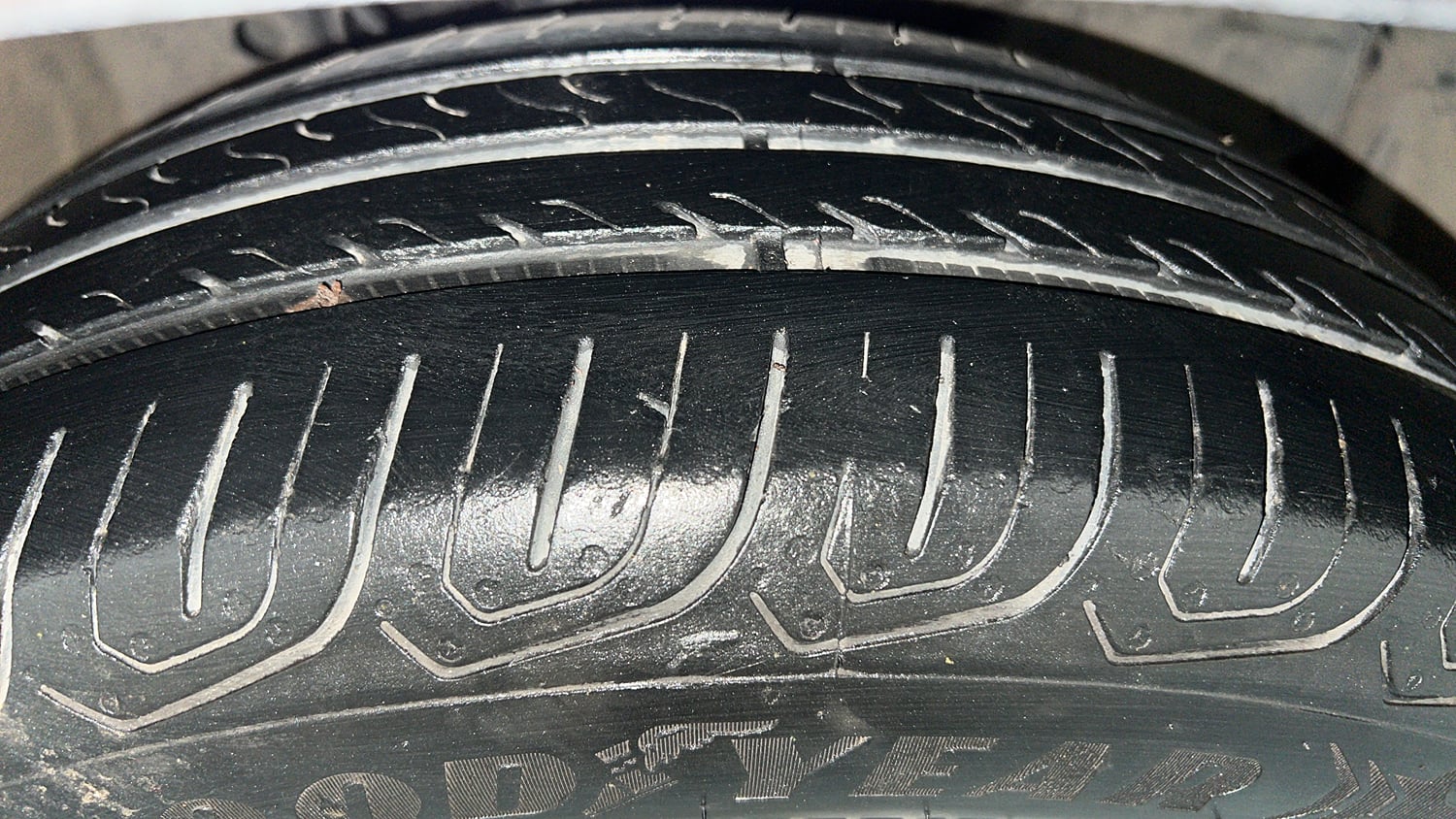 Used 2014 Honda City VX Petrol Manual tyres RIGHT FRONT TYRE TREAD VIEW