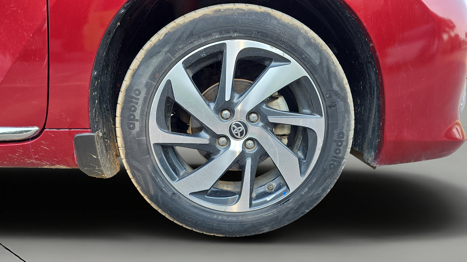 Used 2023 Toyota Glanza V Petrol Manual tyres RIGHT FRONT TYRE RIM VIEW