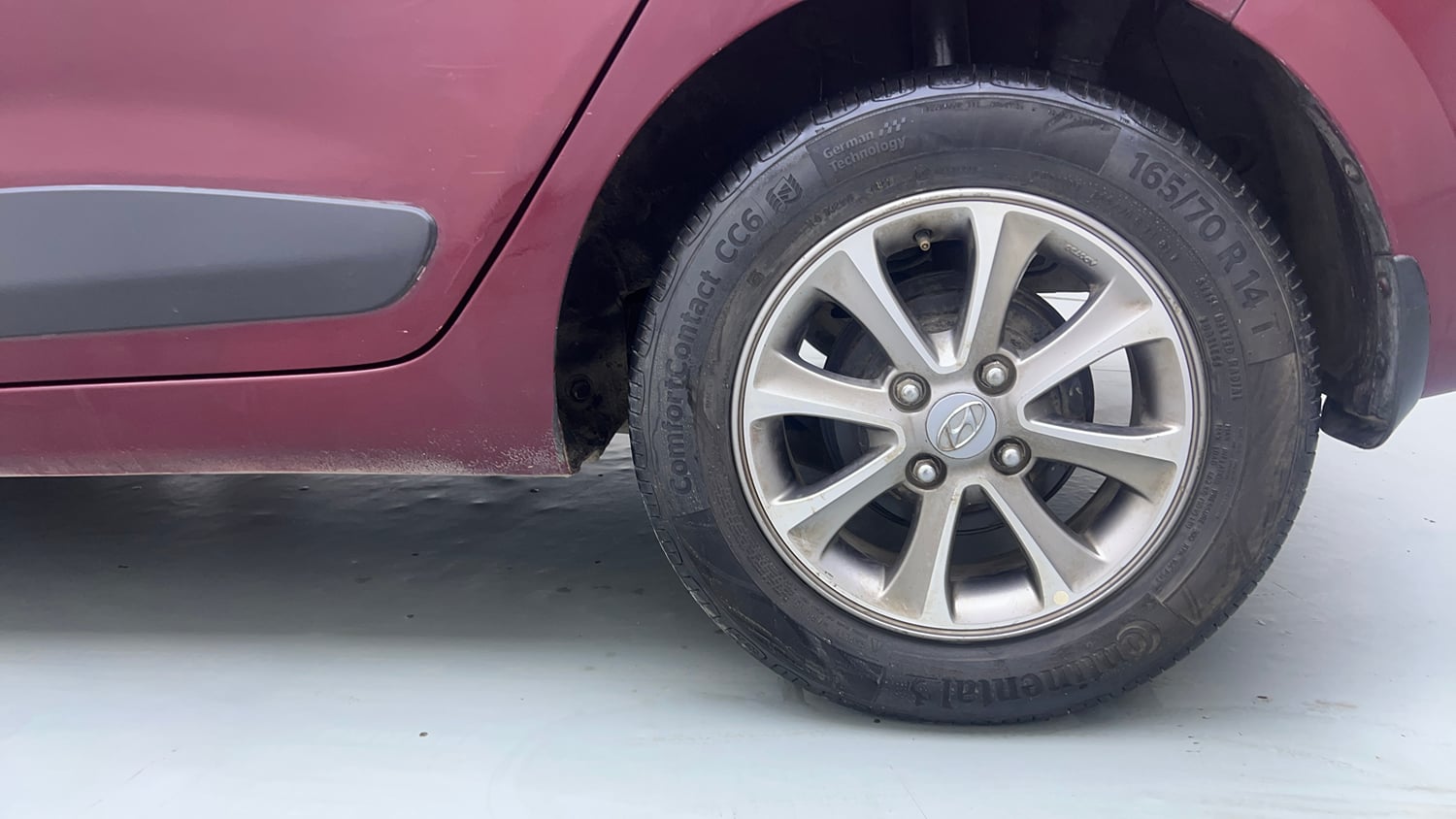 Used 2016 Hyundai Grand i10 Asta AT 1.2 Kappa VTVT (O) Petrol Automatic tyres LEFT REAR TYRE RIM VIEW
