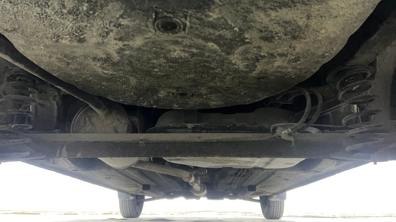 Used 2015 Renault Kwid RXT Petrol Manual extra REAR UNDERBODY VIEW (TAKEN FROM REAR)